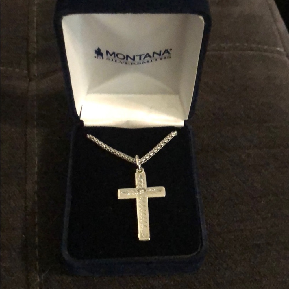 Silver engraved Cross necklace❤️